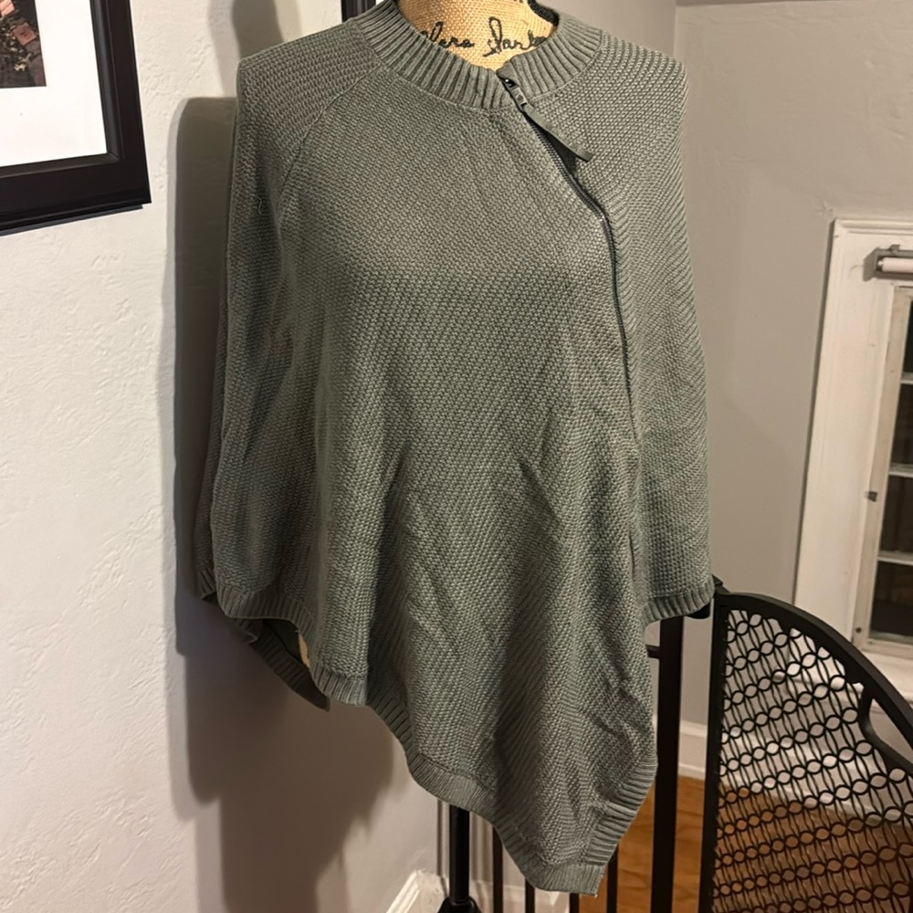 Lululemon On The Go Poncho Asymmetrical Wrap Knit Scarf 100% Merino O/S